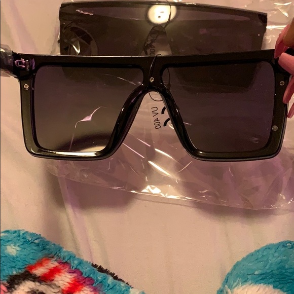 Red & green glasses - Picture 4 of 6